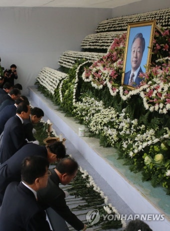 <YS 서거> 헌화분향하는 새누리당 의원들 | 연합뉴스