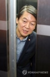 엘리베이터 틈으로 | 연합뉴스