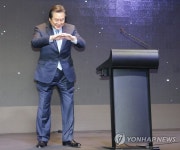 헌정회 신년인사회, 절하는 김무성 대표 | 연합뉴스