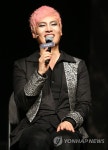 질문에 답하는 루이스 초이 | 연합뉴스