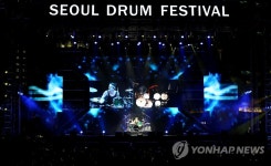 서울광장에서 만나는 드럼연주 | 연합뉴스