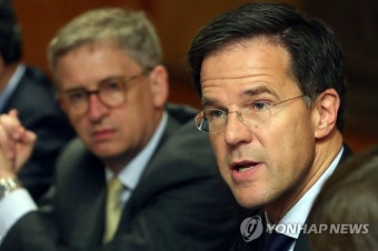 인터뷰 하는 마르크 뤼터 네덜란드 총리 | 연합뉴스