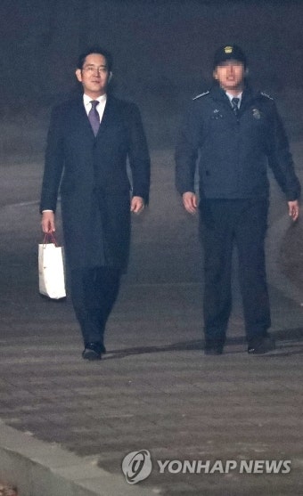 영장 기각 '이제 집으로' | 연합뉴스