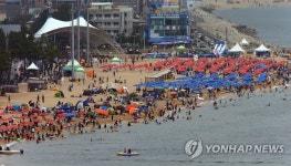 본격 피서철…피서객들로 붐비는 속초해수욕장 | 연합뉴스