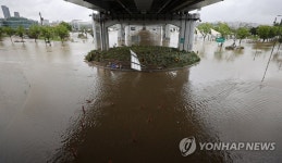섬이 돼버린 회전교차로 | 연합뉴스