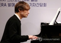연주하는 일리야 라쉬코프스키 | 연합뉴스
