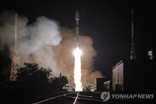 우주인터넷 기업 원웹 위성 싣고 발사되는 소유스 로켓 | 연합뉴스