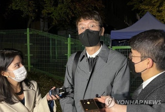 '고발사주' 의혹 김웅 의원, 12시간 공수처 조사 후 귀가 | 연합뉴스