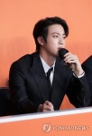 BTS 진, 손가락 부상으로 수술…"당분간 보호대 착용" | 연합뉴스