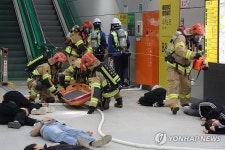 지하 8층 구조작전…경기북부소방, 대곡역 GTX-A 화재 상황 대비 대규모 구조 훈련 | 연합뉴스