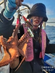 진해한바다호 > [진해한바다호] 묵직하게 올라오는 돌문어 쭉~! 뜯어올려주시며 찐한 손맛보고 왔습니다^0^ : 낚시사랑