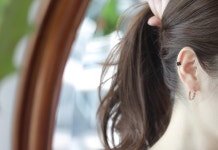 에이블리 (14K GOLD) 블랙 네잎크로버 피어싱