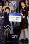 bnt포토 동안미소한의원상 수상 후 포즈 취하는... 한경닷컴 [bnt포토] 동안미소한의원상 수상 후 포즈 취하는 김기오(페이스오브아시아)