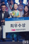 bnt포토 KMA 키즈스타모델선발대회에서 포즈 취하고 있는 이노도 대표하주아주정은 집행위원장 | 한국경제TV bnt포토 KMA... 