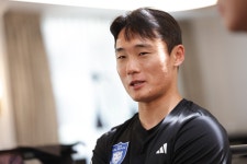 명관이가 화를 내요 윙백 실험 엄원상, 온통 실점 걱정 - 울산 HD FC 마이너 갤러리