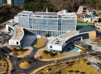 더쿠 - 심신미약 60대 女, 훔친 차로 고속도로 무면허 운전…경찰, 추격 끝 검거