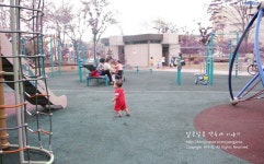 카메라 하나 가볍게 들고 놀이터에서 빨간색깔 찾기 놀이 ♪ [ 야외활동 ]