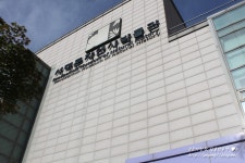 신촌더컵에서 테이크아웃..서대문 자연사 박물관에 다녀왔어요.