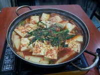 서울 답십리 골목(현대)시장 두부전골 시원하고 얼큰한 국물맛!! 해물파전 모듬전,등,메뉴 다양 술 다양 맛은 최고~!! 홍합탕은 써비스... 