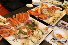 푸짐한 양에 놀라고 싱싱함에 반하는 대게와 킹크랩 천국~