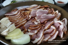 오리훈제와 보쌈김치의 조화! 군포 모아이가든