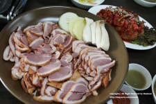 오리훈제와 보쌈김치의 조화! 군포 모아이가든