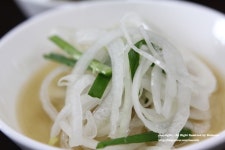 오리훈제와 보쌈김치의 조화! 군포 모아이가든