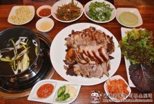 [명동맛집]이선균도 반한 무한리필 홍대칼국수와족발 홍대칼족!