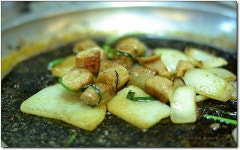 육회가 서비스인 100% 한우곱창전문점...^^ 부추곱창... 발산역맛집추천/등촌동맛집/곱창맛집/강서구곱창