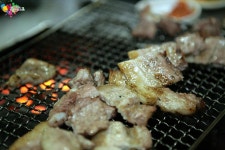 양재역 맛집 추억의 연탄갈비, 제주 흑돼지와 한라산 소주에 혀를 맡기다