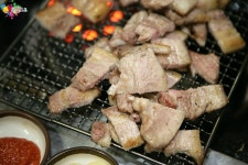 양재역 맛집 추억의 연탄갈비, 제주 흑돼지와 한라산 소주에 혀를 맡기다