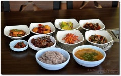 [일산맛집] 밥과 반찬을 손님 마음대로 퍼 먹을 수 있는곳...^^ 진맛쌈싸먹는김치찌개...