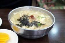 [부산온천장맛집] 온천동 칼국수 골목의 터줏대감 ~ 소문난손칼국수