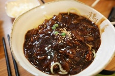 빨간색 짜장면 드셔 보셨나요? 서울역 맛집/홍짜장