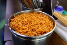 인천 오목골즉석메밀우동 짭쪼롬한 튀김가루가 매력적인 24시우동집