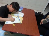 한우리 독서토론은 질문에 대한 답을 말하면서 독해력이 커져요