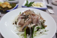 포항에서는 잔칫날 마다 먹는다는 가자미회 / 포항 맛집 돌고래회식당 가자미회