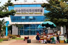 전라남도 여수여행 여수항 시장에서 꼭 사야할 여수 피문어, 여수갓김치