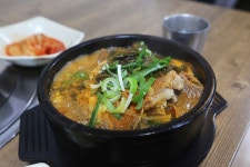 속 푼다는 개념 보다는 영양 보충이라는 개념의 뼈 해장국 / 대전 쌍용동 해장국 / 그래두 해장국