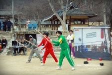 한국민속촌에서는 복고축제와 눈썰매장까지 즐겨요.