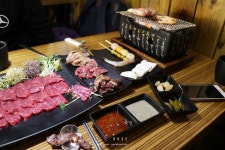 논현역술집 육회공작소 맛도 분위기도 불금~