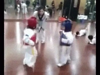 태권도 겨루기.gif