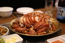 사이니 태민의 단골집으로 유명한 학동역 족발 맛집 명장족