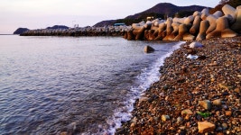 남해 가볼만한곳 초전몽돌해수욕장 일출. 초전마을 캠핑장.펜션 숙소 추천