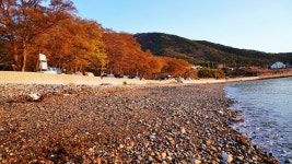 남해 가볼만한곳 초전몽돌해수욕장 일출. 초전마을 캠핑장.펜션 숙소 추천