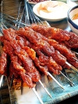 칭다오맥주에 뱅글뱅글 돌려 굽는 양꼬치의 환상적인 궁합: 신천역 신천양꼬치구이