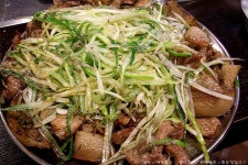 지글지글 불맛 제대로 끝내주는 연탄불고기의 진미, 49년 전통 연탄초벌구이전문점 역삼동 《 연탄마을 》