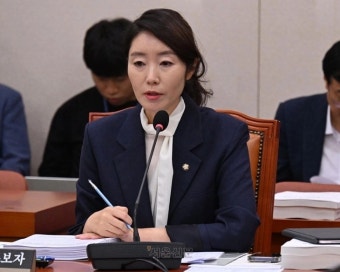 민주당, 강선우와 이진숙 후보자 인사청문보고서 단독 채택…이재명 대통령 지지율 강세