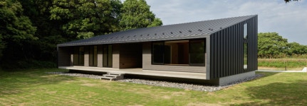 Minimalist villa in Japan boasts dark timber exterior and bright white interior