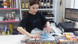 베트남 편의점에 얼짱녀!!! 매일 오고 싶게 만드는 예쁜 여직원이 있는...근데 산수에 약한 ㅋㅋㅋ